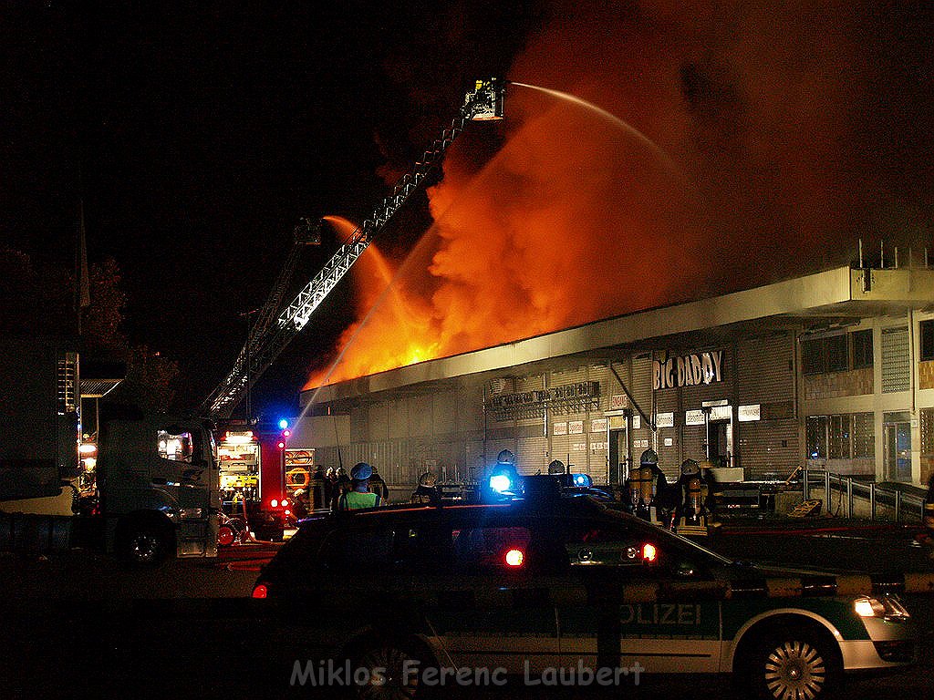 Grossbrand Halle auf dem Grossmarkt Koeln P529.JPG
